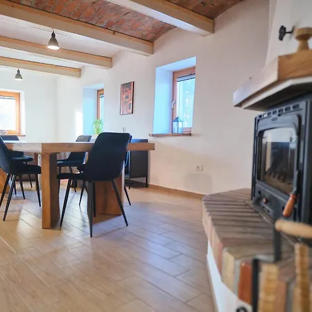 Hisa Na Zlatem Polju Дом отдыха