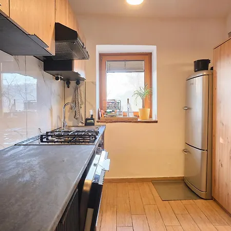 Hisa Na Zlatem Polju