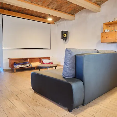 Hisa Na Zlatem Polju