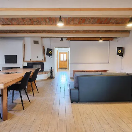 Hisa Na Zlatem Polju * Lukovica pri Domžalah