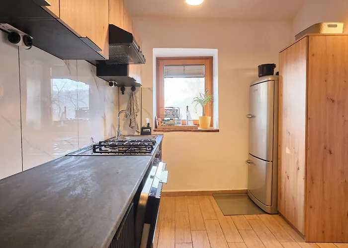 Hisa Na Zlatem Polju